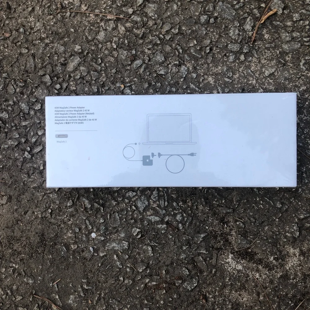 Apple White Computer Cable Adapter